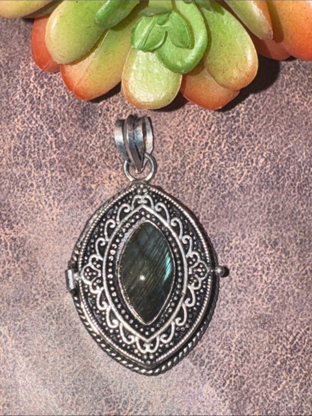 Labradorite Silver Locket - Picture 3 of 12